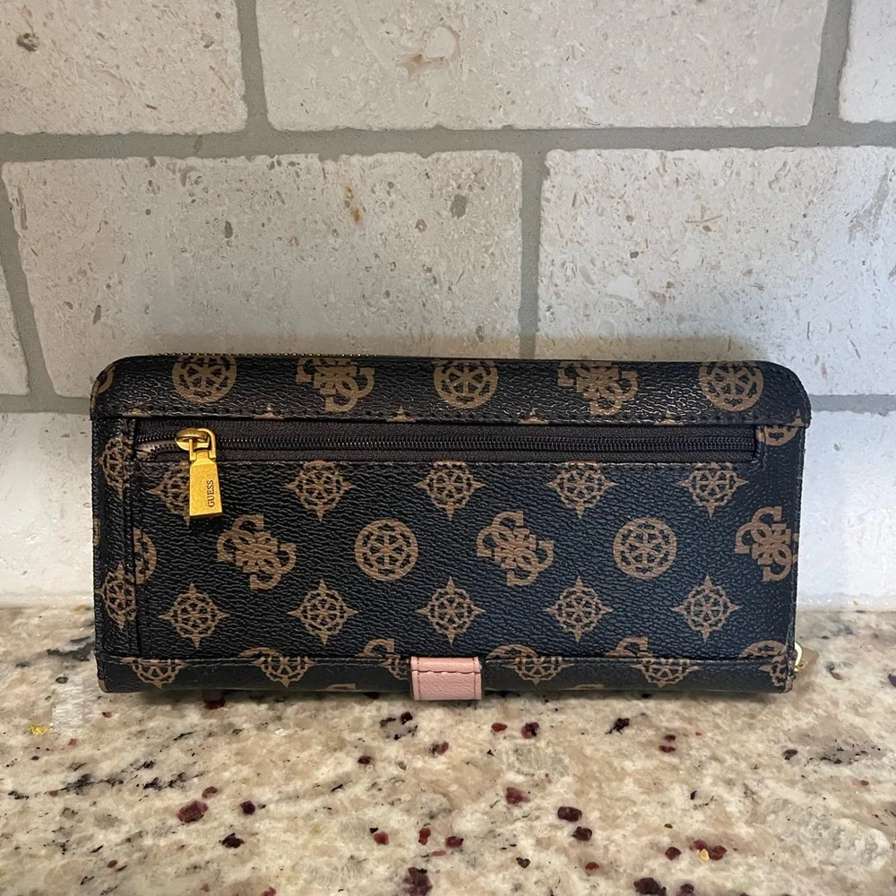 GUESS BRIANA WRISTLET WALLET‎ with Gold Accents - Picture 2 of 8